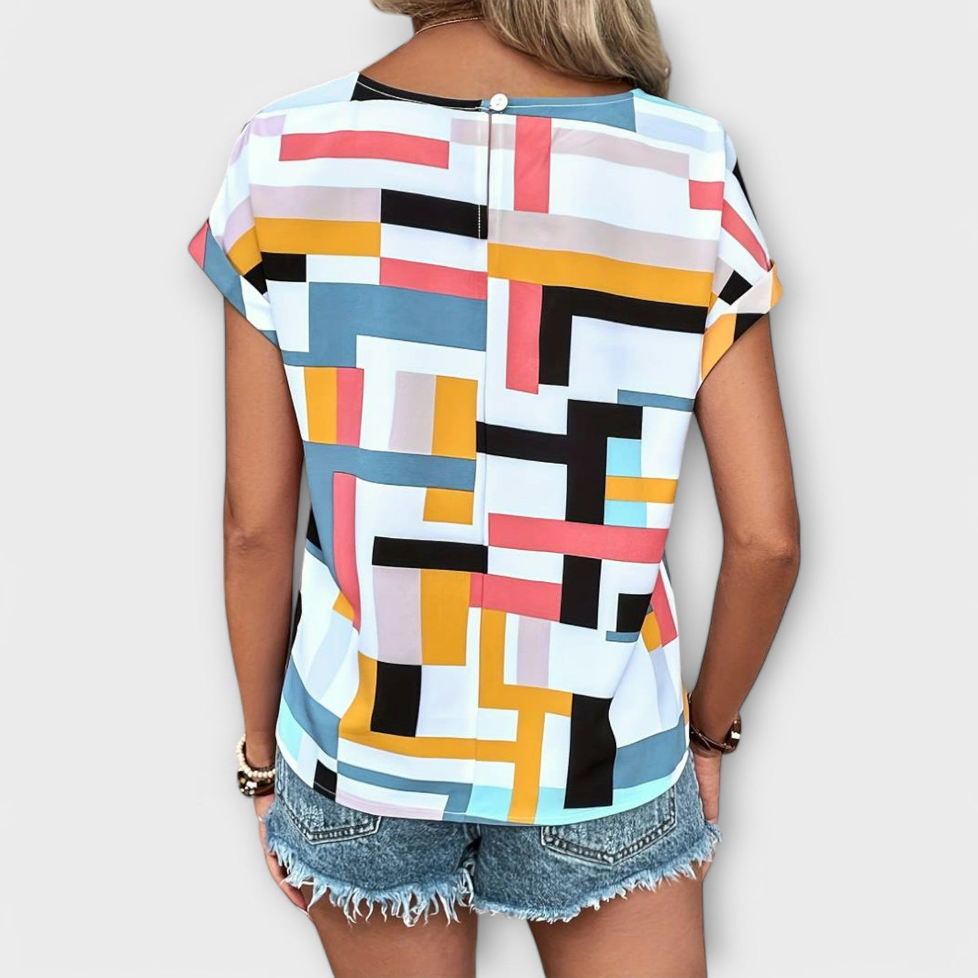 Chloe – The Perfect Short Sleeve Blouse with Round Neck