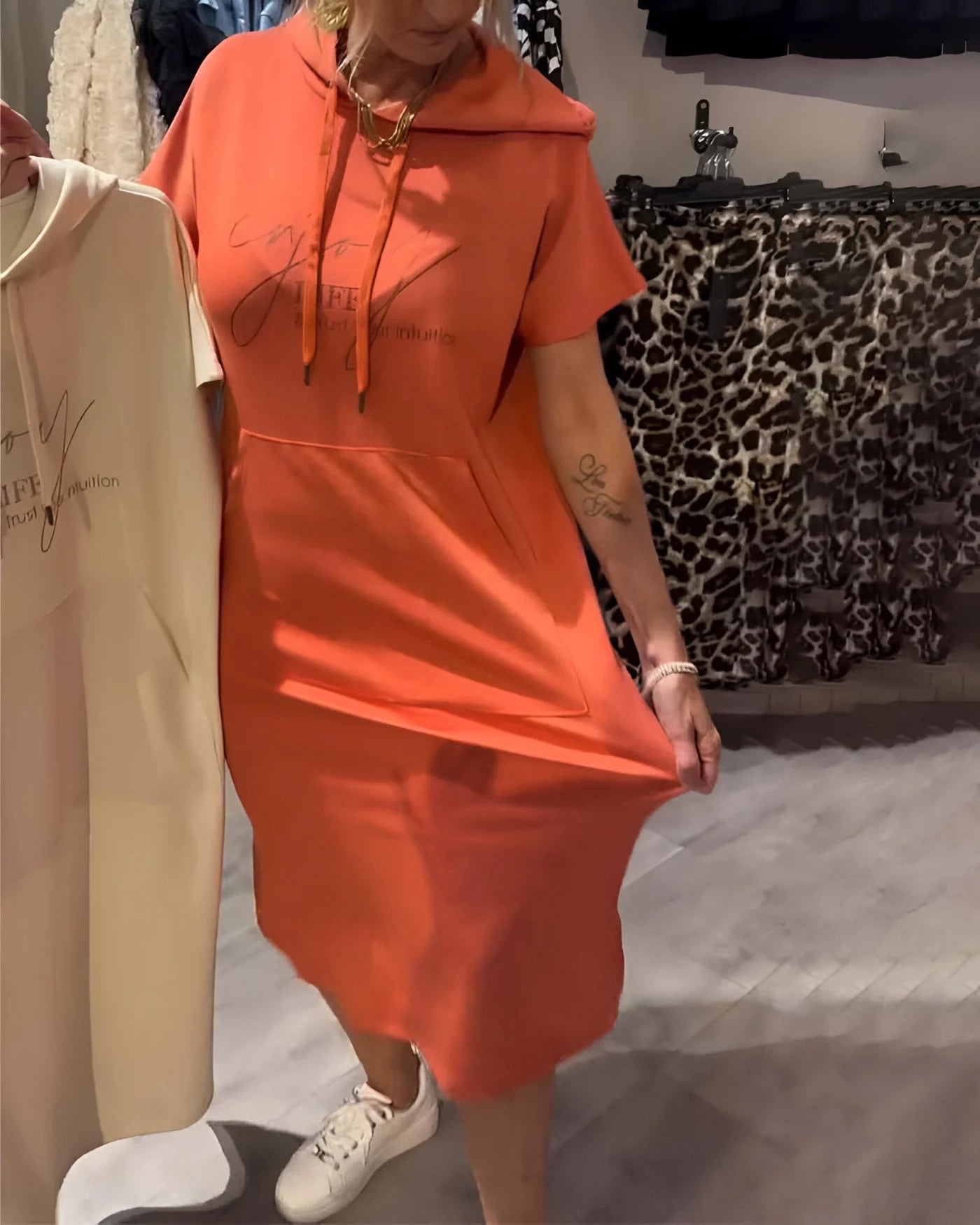 Mia™ | Casual dress with hood and feminine fit